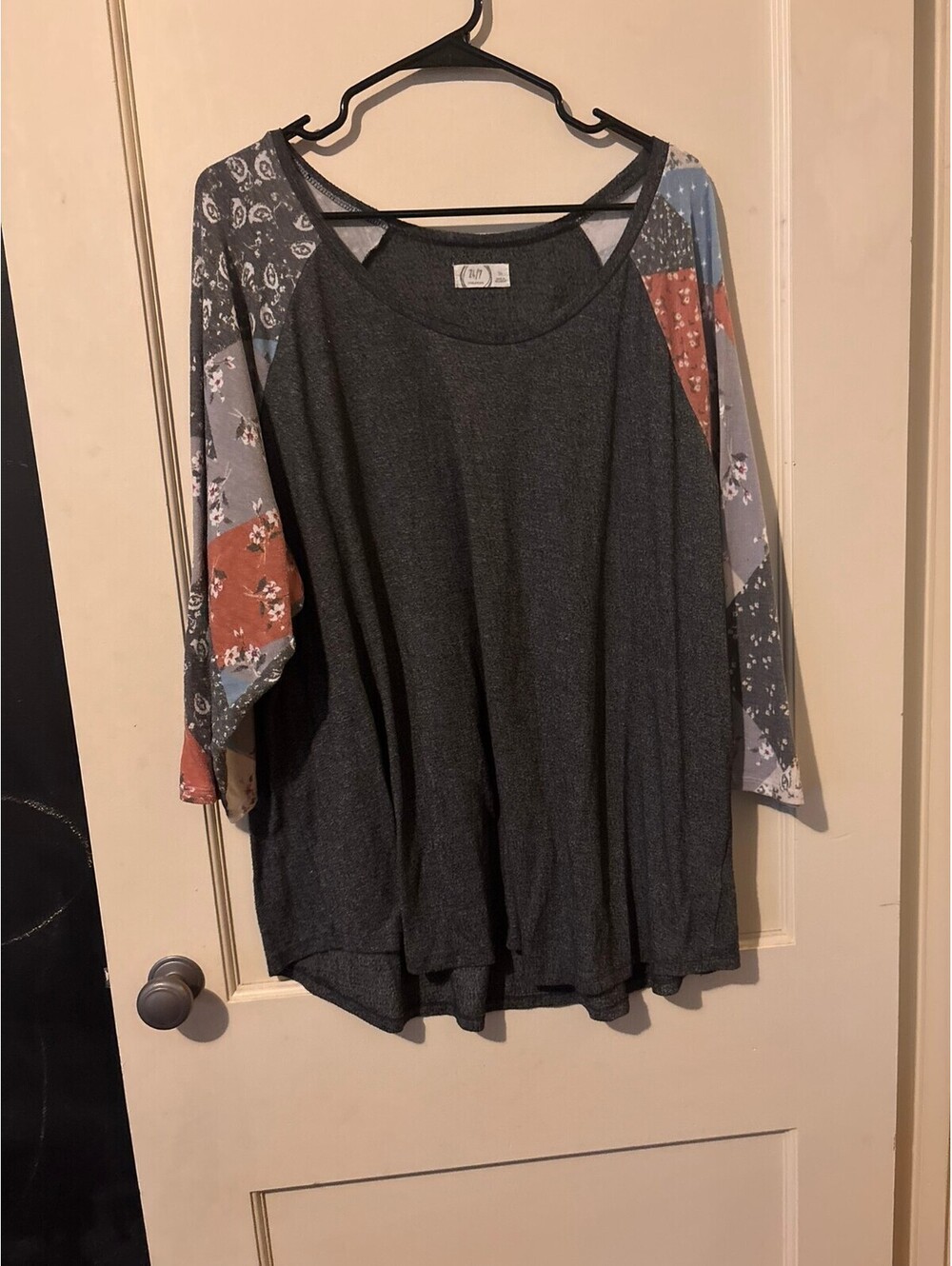 Maurices 24/7 Women's 3X Long Sleeve Patchwork Sleeve Top